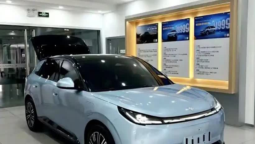 极狐T1目前已经实车到店了，新车相比吉利星愿、比亚迪海豚更大一些，动力上搭载70