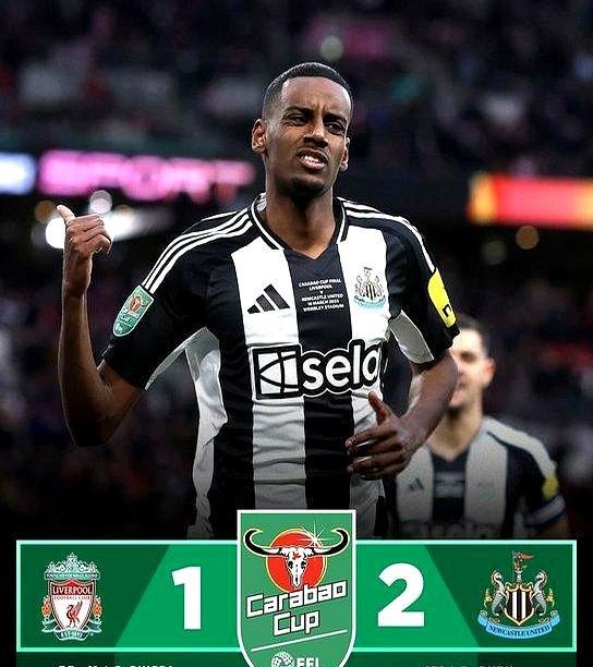 英超这赛季的剧本真是跌宕起伏啊！
纽卡斯尔2-1掀翻利物浦拿下联赛杯首冠，圣詹姆
