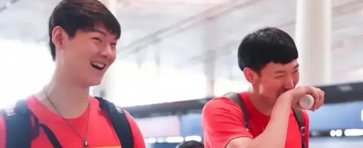 得了亚军后，现在很多球迷都在呼吁郭士强指导彻底抛弃周琦、王哲林、张镇麟和孙铭徽等