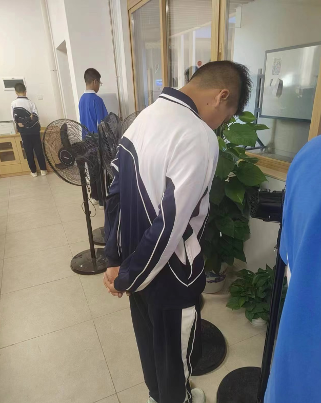投诉了老师之后，关系还能和好如初吗？我感觉不可能吧！要不就忍着不投诉，要么就投诉