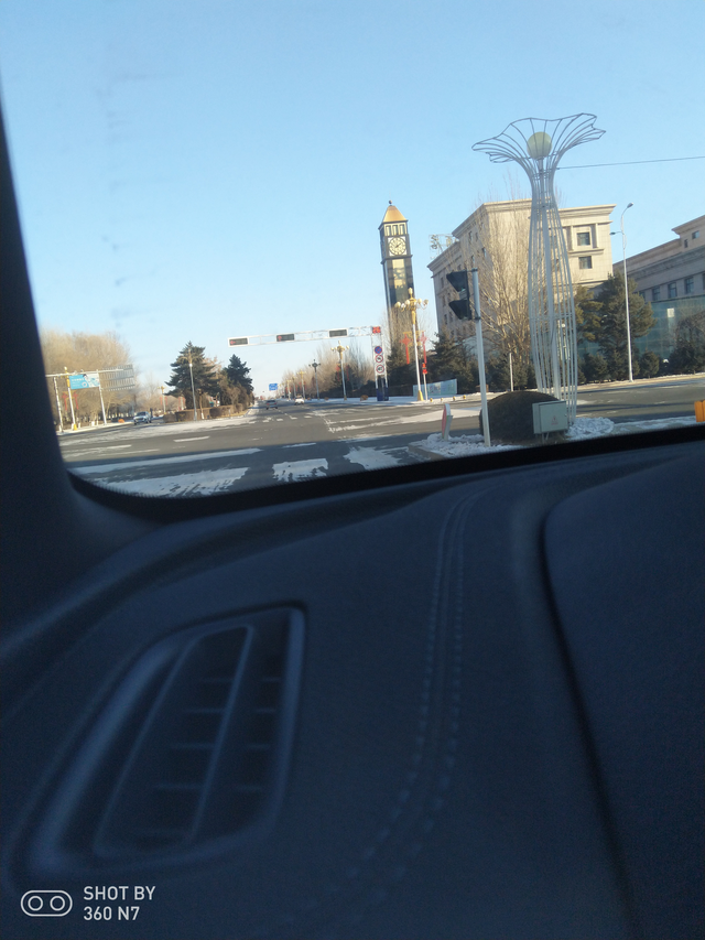 油耗我是整不明白
去临县办事。来回70多公里。未通车的高速。去时61%的电。回来