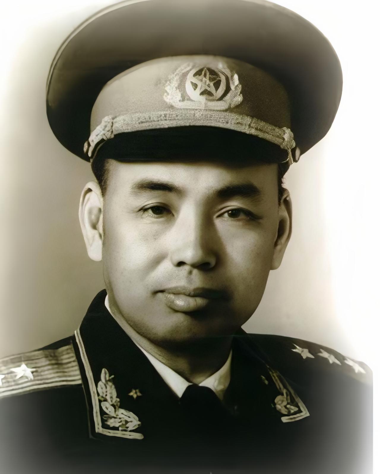 许世友当团长，徐斌洲是团政治部主任，有人却说徐斌洲是改组派，把他抓起来，严刑拷打