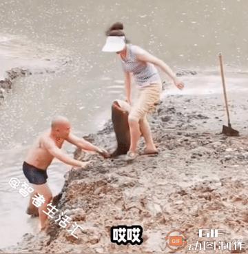 大鱼：哎，要是我跑了，这个家就散了……
网友调侃：你这会真成“鱼肉”了”……