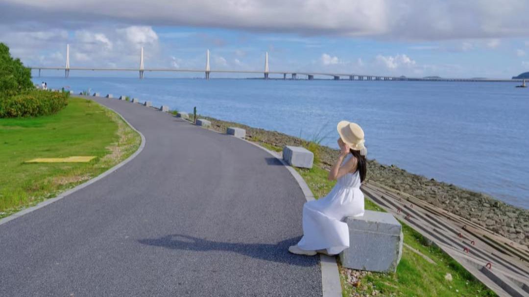 广州26岁基层女公务员（江西人），不懂处理人际关系，想辞职，咋办