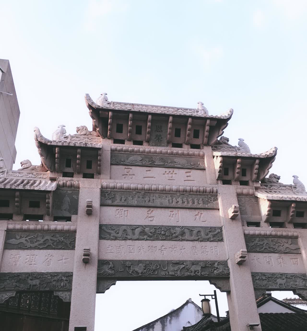 为什么大家都说现在是末法时代啊？
前些日子，有一则新闻报道，
一个未成年女孩