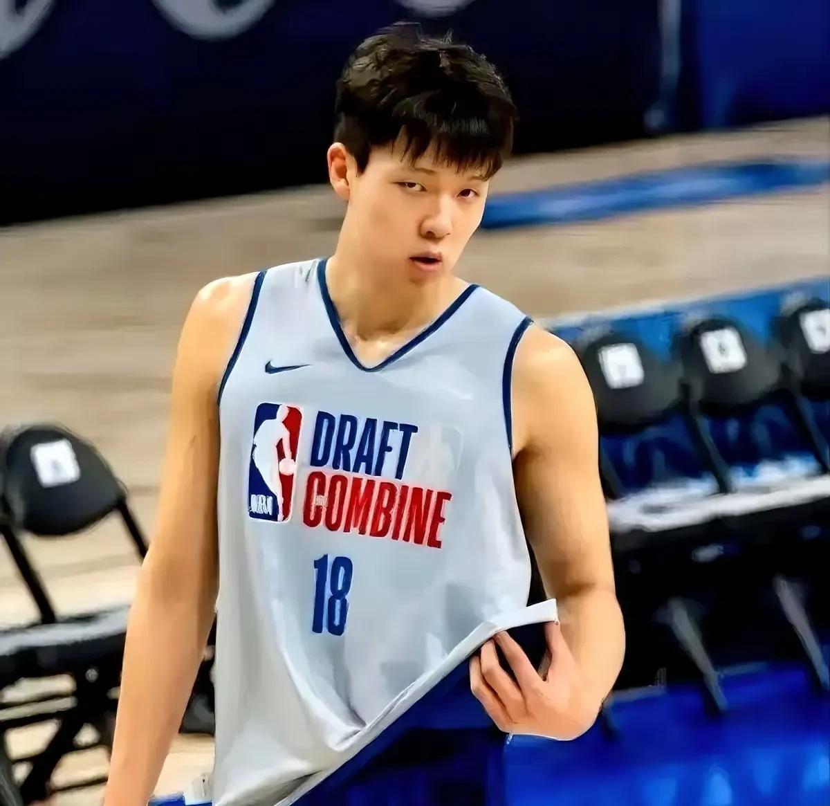 如果杨翰森入选NBA，平心而论，超越4大前辈概率如下
1、超越姚明——0%
2、