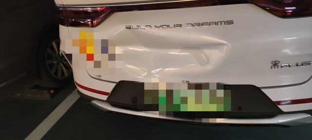 车门瘪了宋的后尾门太软了吧
今天出停车场的时候，前面的杠起来以后又下去了，然后我