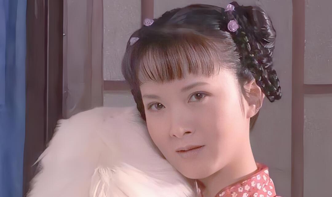 她们两个都曾饰演过“香秀”，一个古灵精怪，一个模样秀气，端庄。谢兰和江珊都演绎过