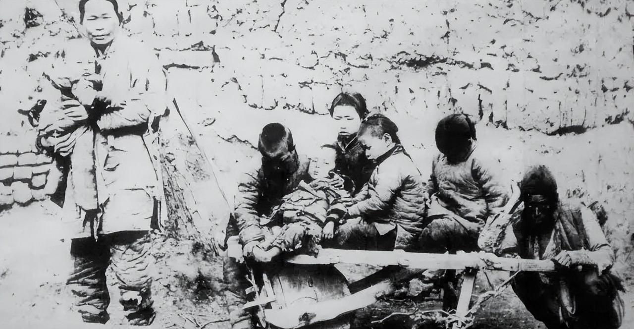 1888年，山东一乞丐讨饭38年，终于攒下300多亩田、3800吊钱，接着盖了一