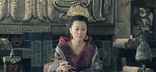 公元420年，献文帝秘密杀死了冯太后心爱的面首李弈，惹得冯太后十分不满。短短六年