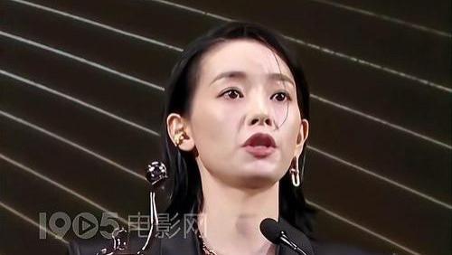 英皇开业群星璀璨，成龙张艺谋咋被单手插兜刘雅瑟抢镜