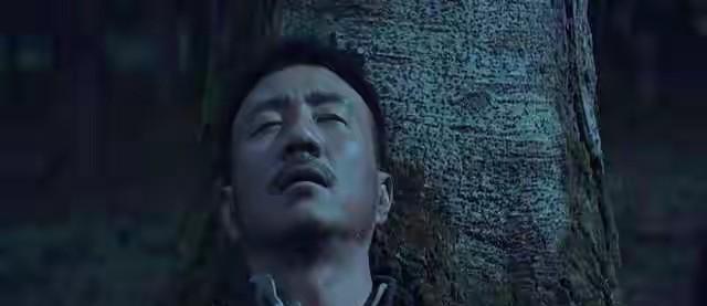 汤德远的行为，用我们现在的眼光来看，藏着巨大的风险。
昨天晚上《归队》里，鲁排长