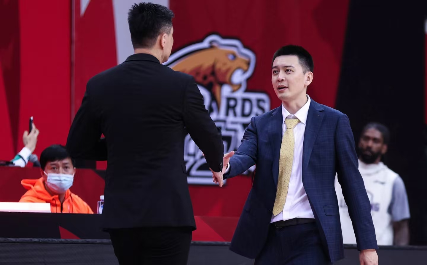 辽粤大战热度下降，广东应多上双小外阵容，防守重点针对辽宁两将