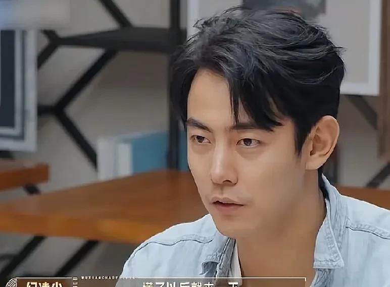纪凌尘说自己很羡慕丁真啥也不懂的状态，自己就是懂太多了很累，刘涛听后毫不客气的说