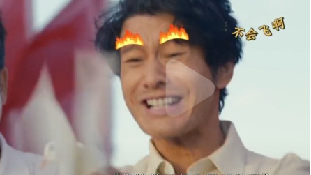 《小城大事》这绝对是部喜剧吧。

郑德城让李秋萍买信鸽，结果给的预算不够。李秋萍