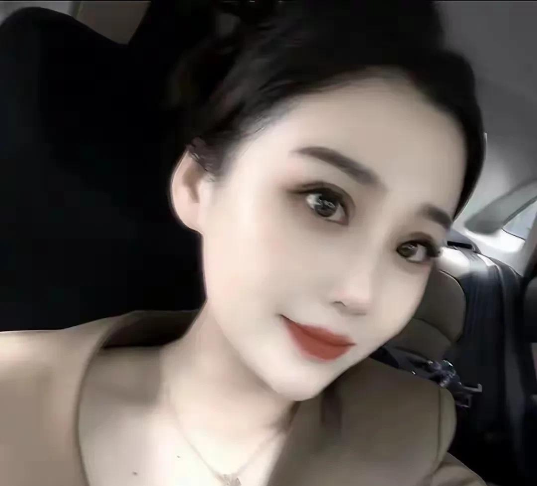 网红季小红才32岁，却在朋友聚会上饮酒之后，骑电动车回家的过程中，遭遇车祸而亡，