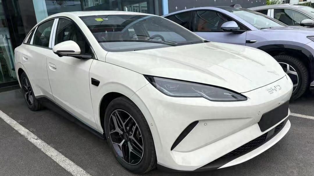 比亚迪海豹06EV实车到店，外观很漂亮，配车载冰箱，天神之眼智驾