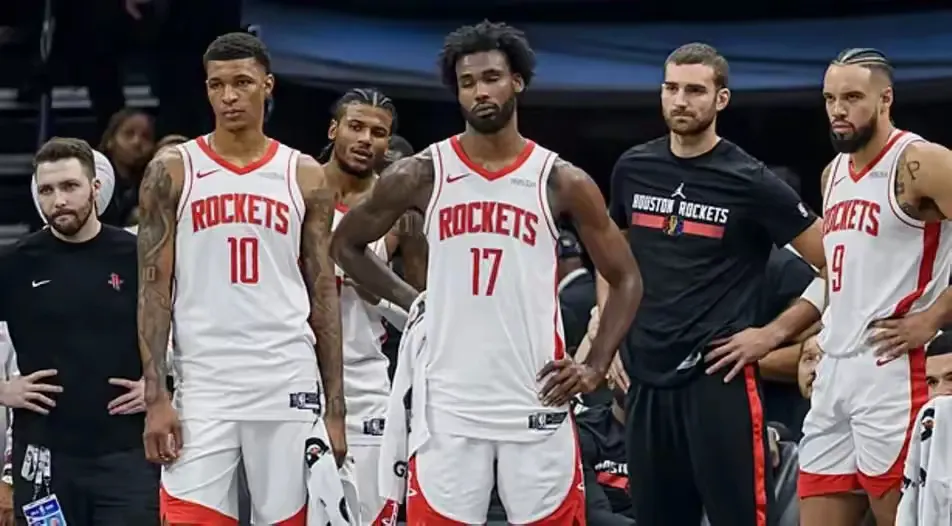 火箭102-98热火，竟然发现以下5点不可思议。

1、范弗利特为了火箭也是拼了