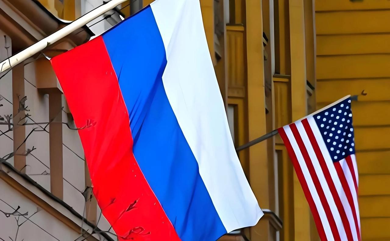 美国总统盼俄罗斯重回G8



美国新总统想让俄罗斯重回G8？真的假的？2014