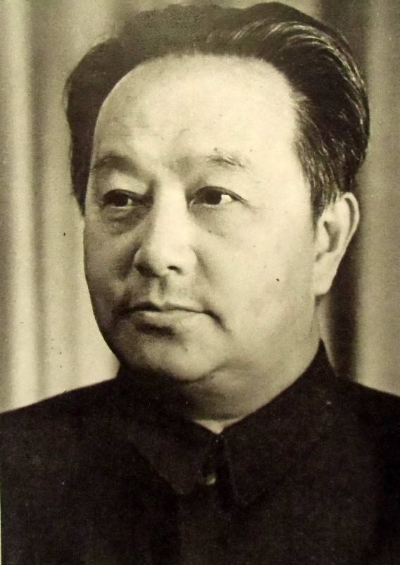 这个人，曾经犯了很大的错误，他的左倾冒险主义的错误路线，导致了中央苏区根据地的丢