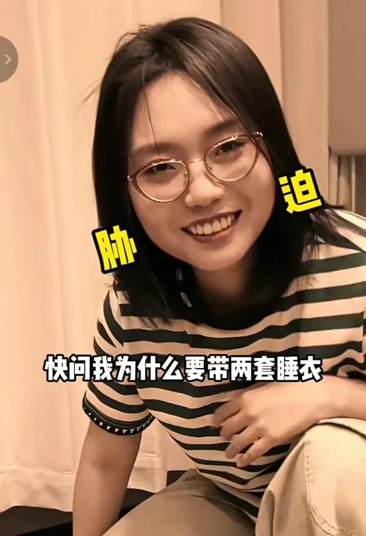 现在才看出来，李雪琴有读书人的气质。
为啥呢？
有时候，涂脂抹粉华衣美服并不一定