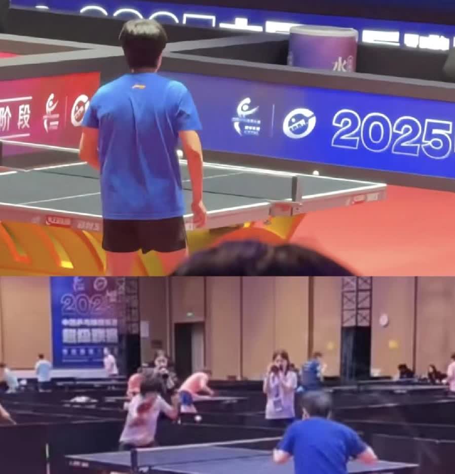 今王楚钦孙颖莎今天又撞衫！
乒超运动员们都穿自己俱乐部的衣服，
可是魏桥的不