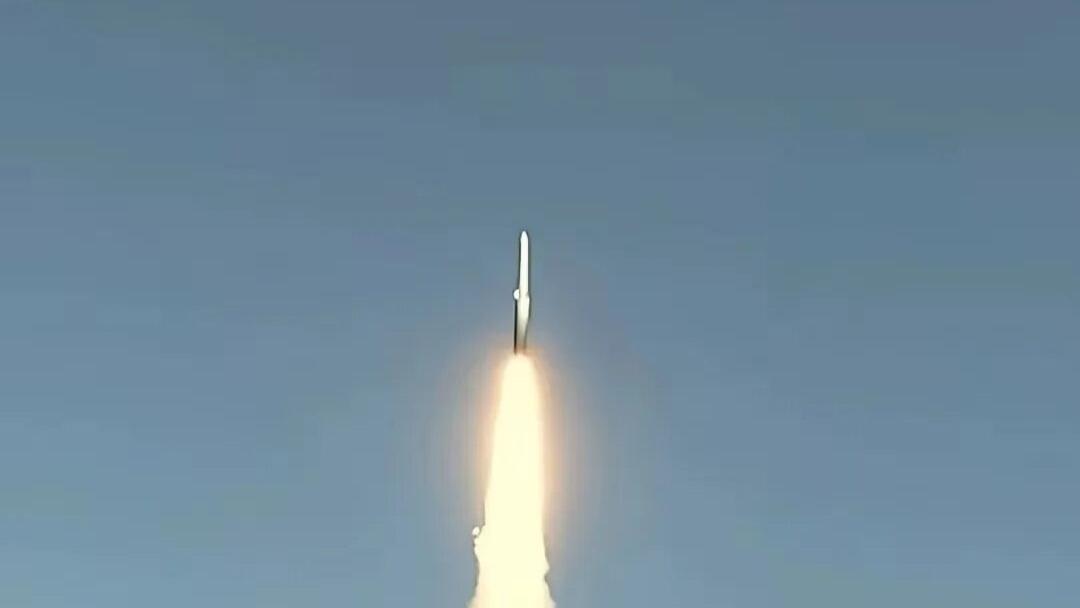 震撼亮相！055大驱发射鹰击-20，中国军工这一突破守护海防安全