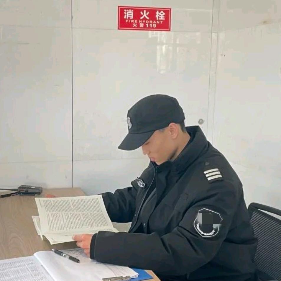人到中年怕失业，尤其50岁往上，没一技之长更心慌。但有份工作非常适合这个年纪，那