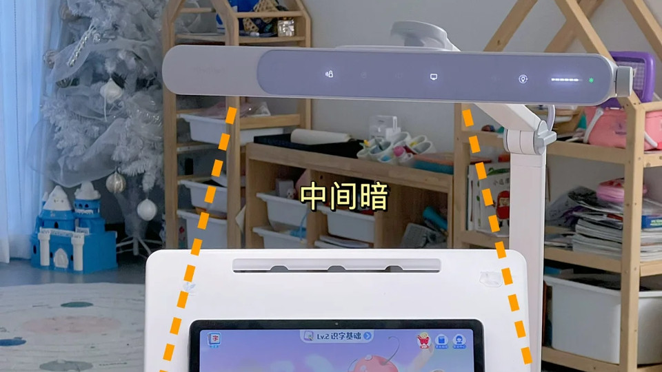 护眼台灯怎么选：家长如何判断学习护眼灯的眩光值高不高？