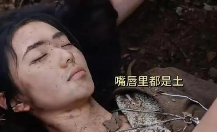 本以为明星拍危险戏会用替身，没想到刘浩存亲自解说“被活埋全过程”！ 拍摄时她全程