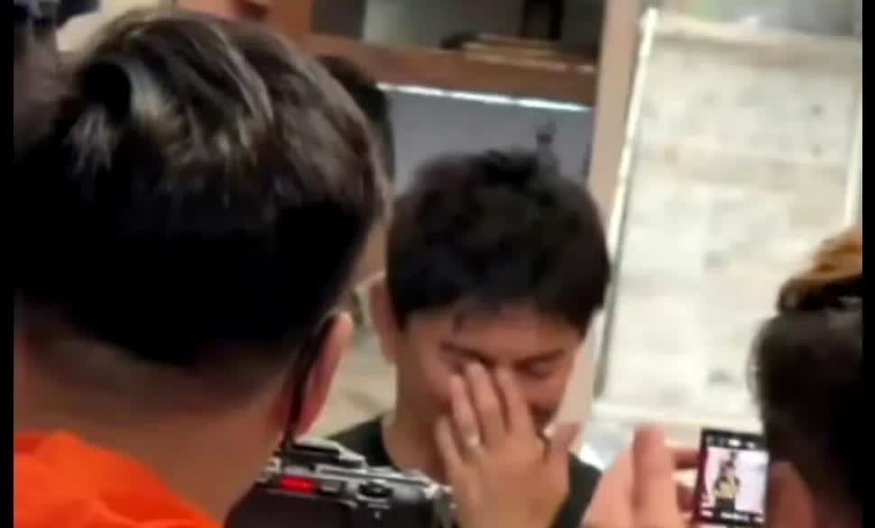 吴奇隆，冲上热搜！

6月5日，54岁的吴奇隆冲上了热搜，不是因为儿子步步，