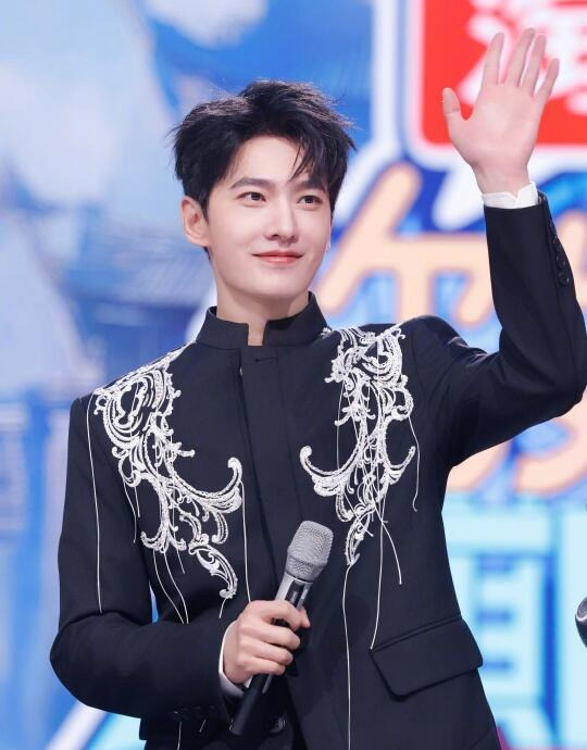 杨洋黑料少演技受质疑











帅到炸裂！杨洋，一个谜一样的男子，黑