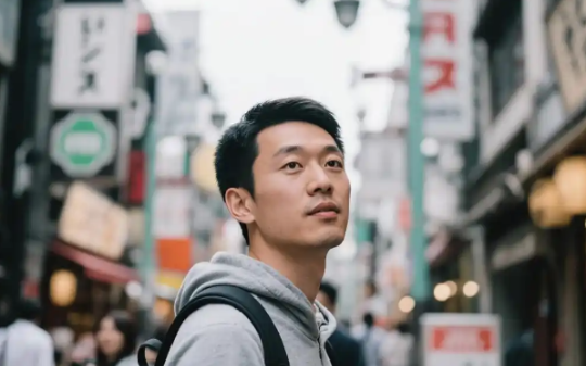 日本旅游被忽悠20万买下“废铁刀”，3年后重回日本，小贩看见刀柄的印记，转身对我深深鞠了一躬