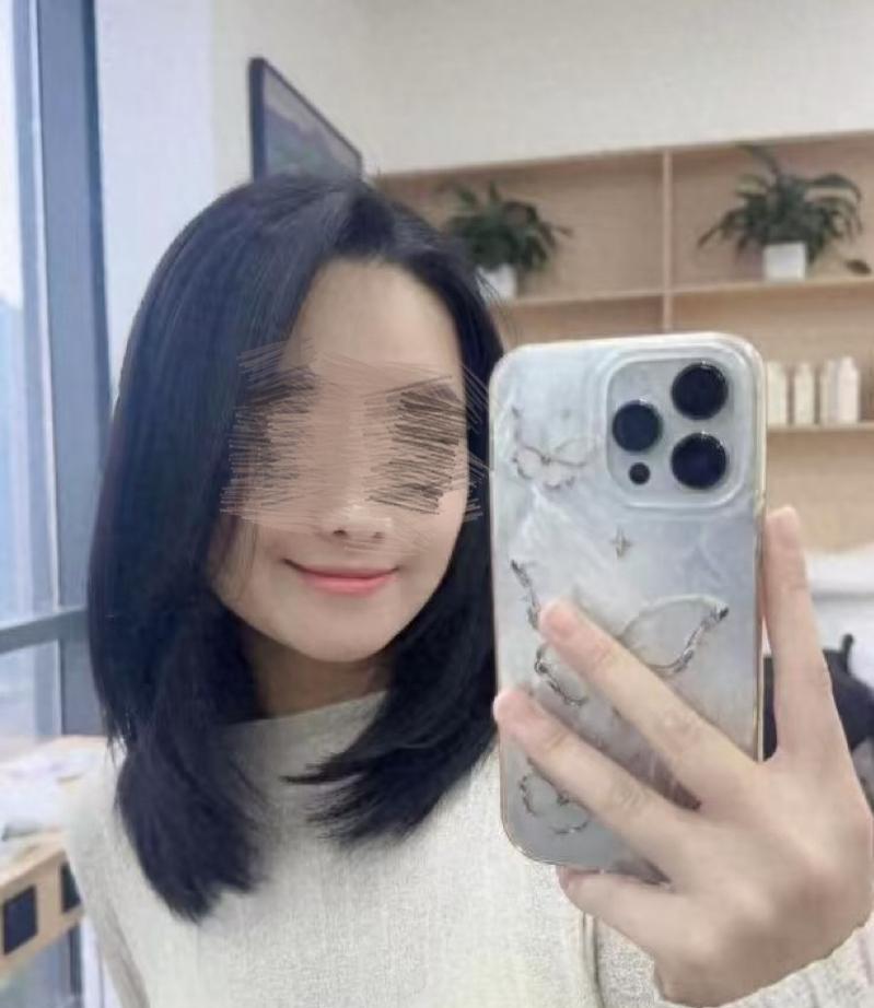 三亚女孩给所有人上了一课
如果被蛇咬伤，不一定是先拿起手机拍照，
也不是立马进行