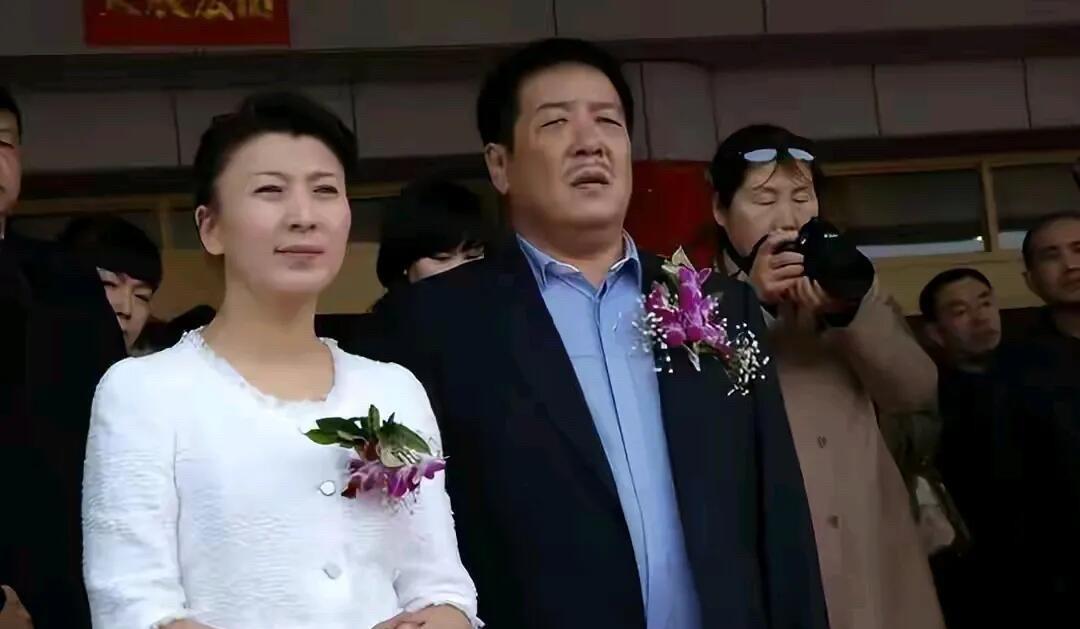 闫学晶是著名的小品演员，多才多艺，长相也不算难看，可为什么多数人不怎么喜欢她呢？