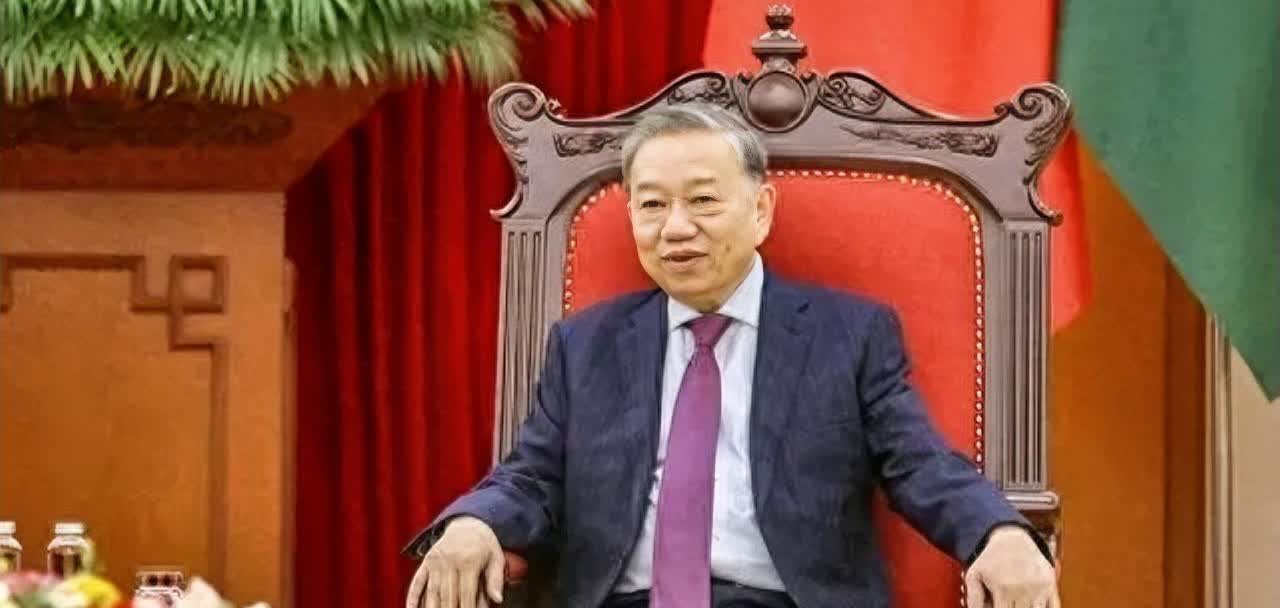 苏林算是真正把政治给玩明白了——大家想一下，“四架马车”是不是得两前两后？头马是