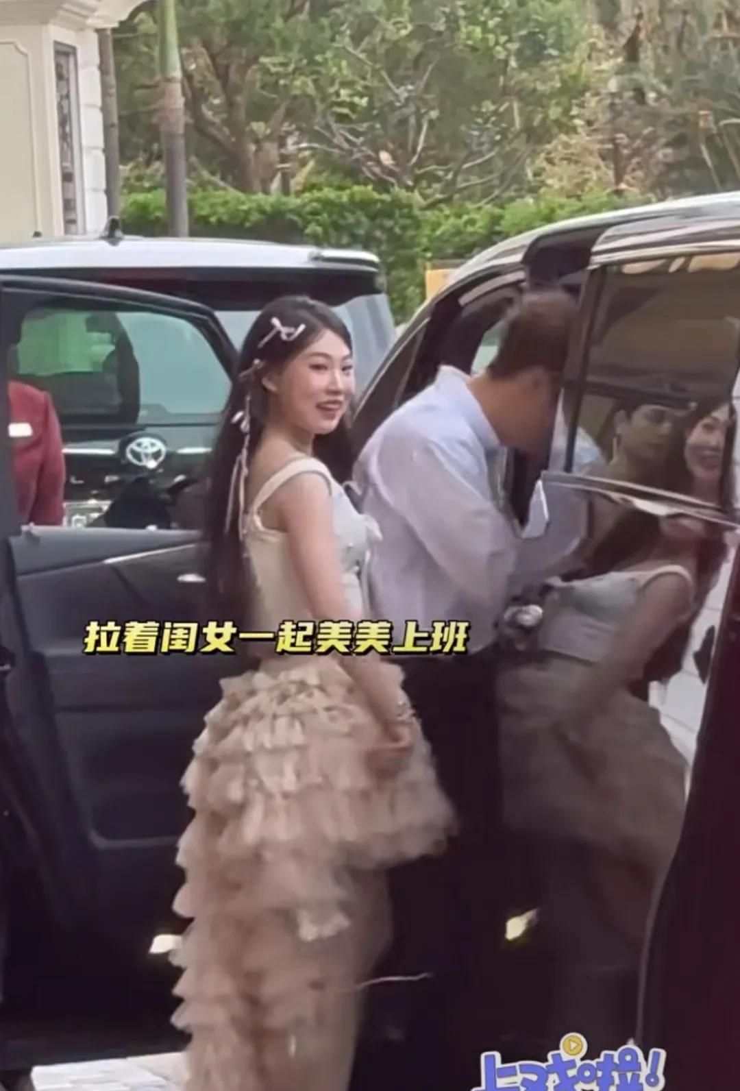 财阀千金上班了。[呲牙]
小沈阳和女儿沈佳润共同出席湾区升明月晚会，父女俩好像啊