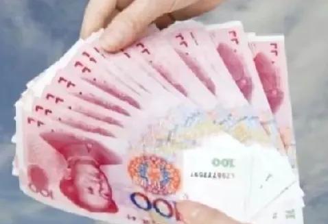夫妻间背着对方给自己父母或家人财物的行为，怎么看待？
我们年轻时，钱特金贵，有同