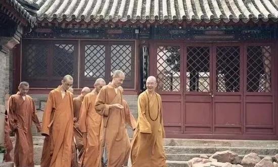学诚大和尚
观照因缘，不执果相
一切事情都是由因缘和合而成的，但我们只看到一个最