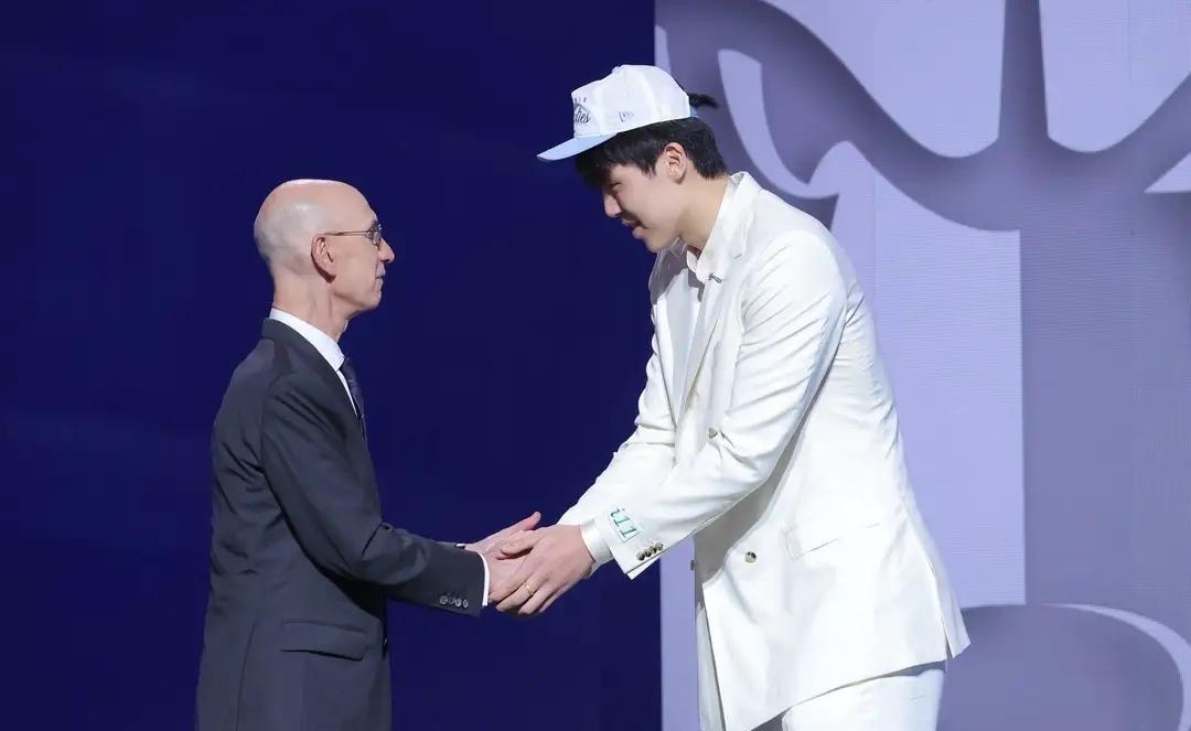 NBA选秀堪比武林大会！篮网8号签舍不得用，开拓者胆子大，直接截胡！



这次