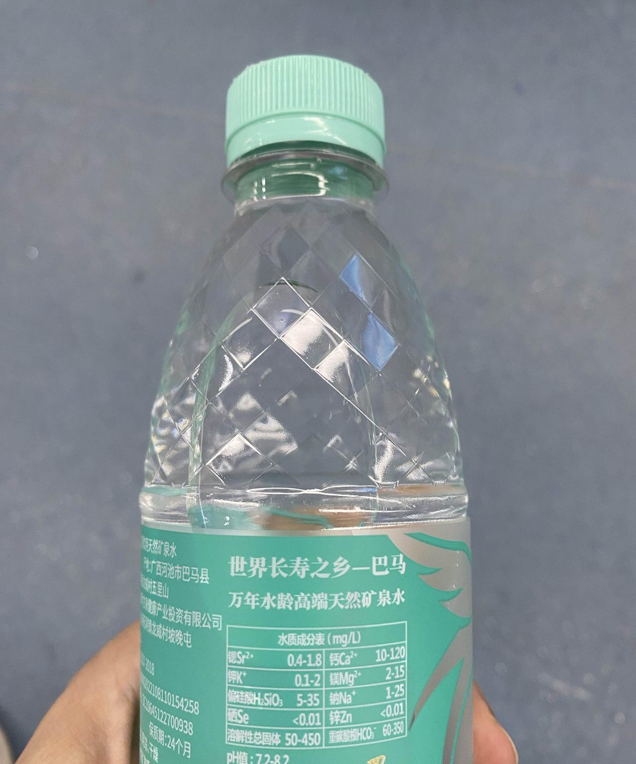 据说巴马长寿之乡的人平均寿命都超过120岁，都是因为喝了巴马那里的水才那么长寿。