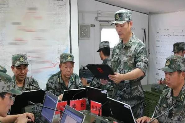 军改前的机步师司令部直属队通常包括以下单位：
警卫连：负责师部机关的安全警卫工作