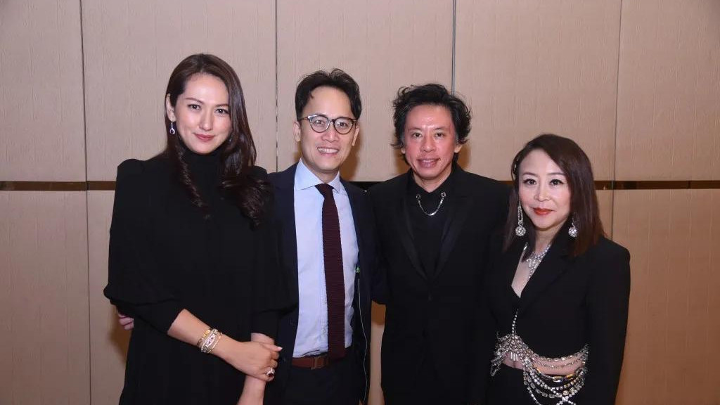 豪门阔太李嘉慧艳压全场！49岁美过30年前选美，这才是真冻龄女神