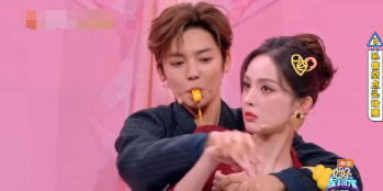 侯明昊比划半天！娜扎开启题海战术猜词太有梗 ​​​