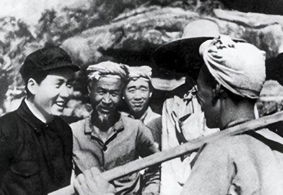 1927年，毛主席意外被捕，在被押送路上，巧凭2枚银元脱身，化险为夷过程让人赞叹