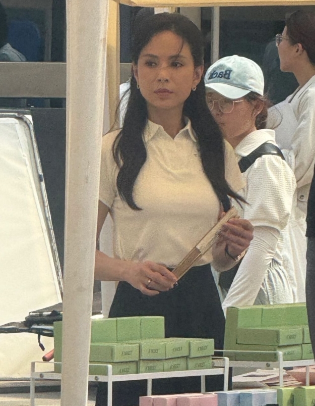 天啊，这居然是李若彤啊！
