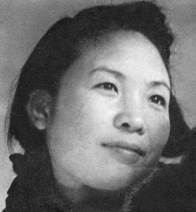 1985年，作家陈布文发现相伴50年的丈夫移情别恋自己的干女儿后，以绝食的方式结