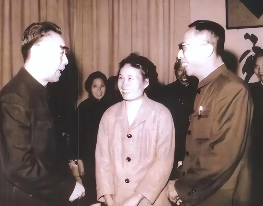 1967年10月17日，溥仪因尿毒症在北京去世。溥仪晚年因为看病吃药，几乎花光了