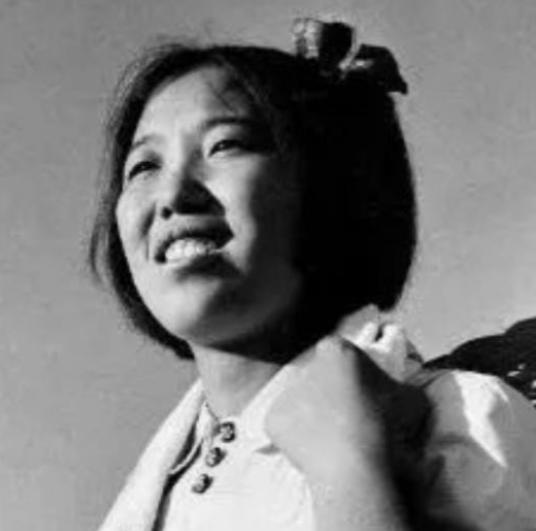 1983年6月的一天，邢燕子被叫去了天津市委组织部，她被告知自己被卸任市委书记。