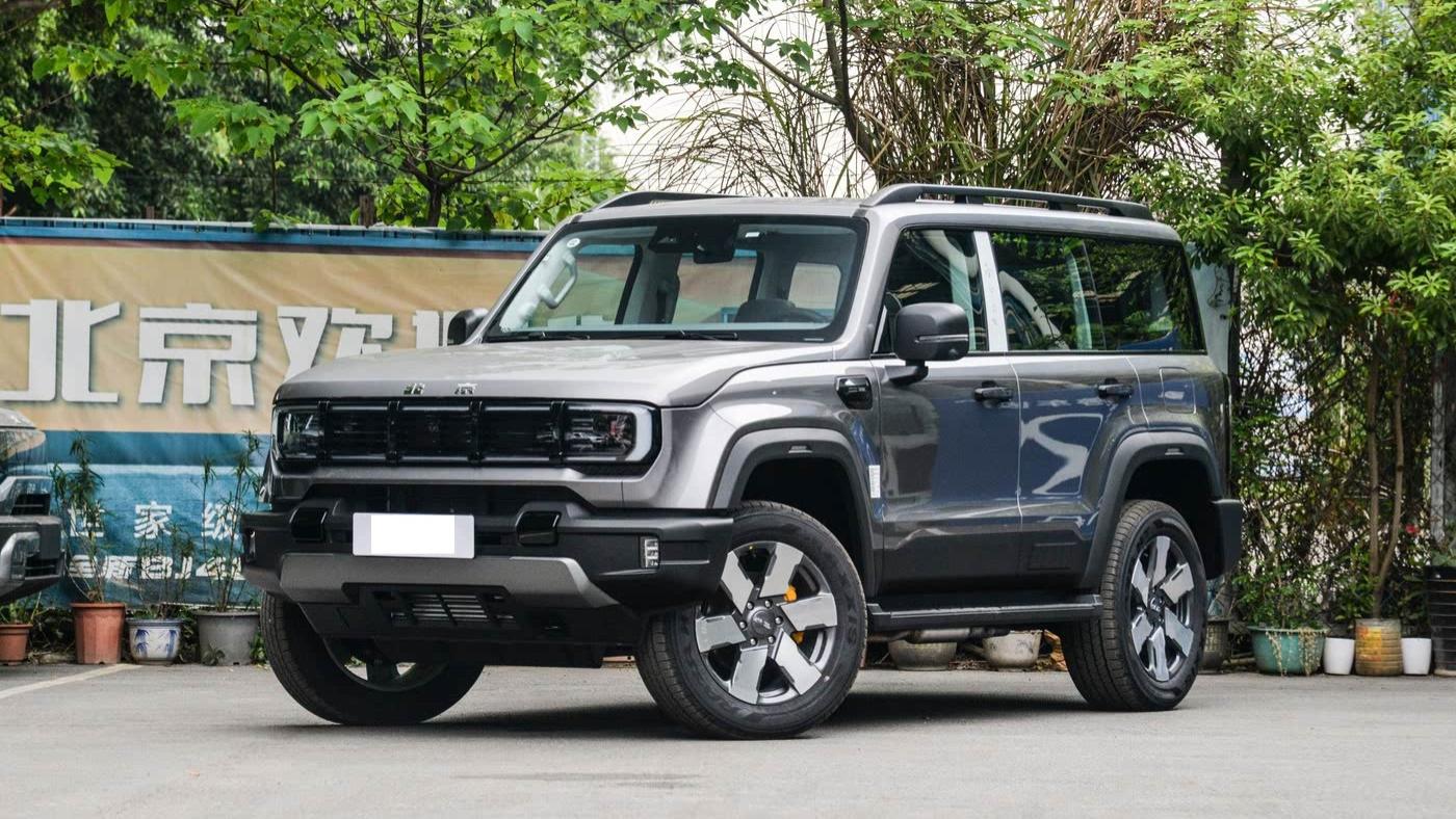北京越野BJ40增程新增车型上市！售17.98万配置调整，还配双电机